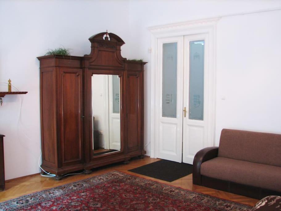 2 Next To New York Cafe Apartment Budapest